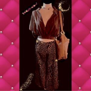Trina Turk wide leg capri back zip super soft cotton/cords animal print size 10